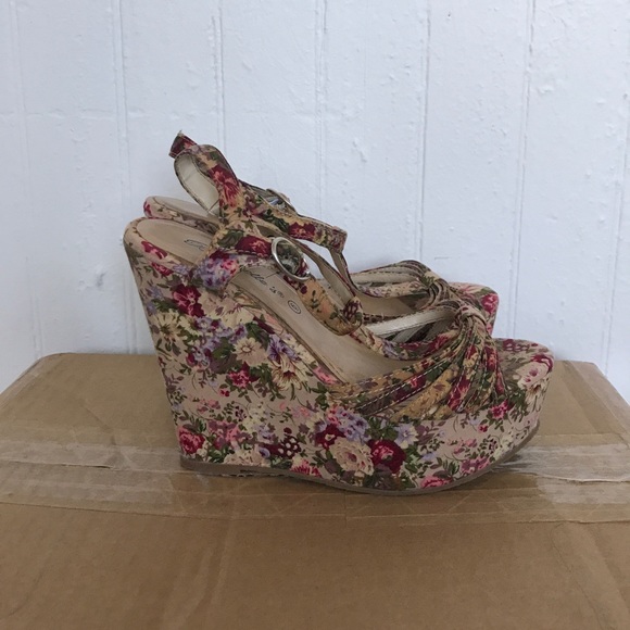 Floral Wedges - Picture 2 of 4